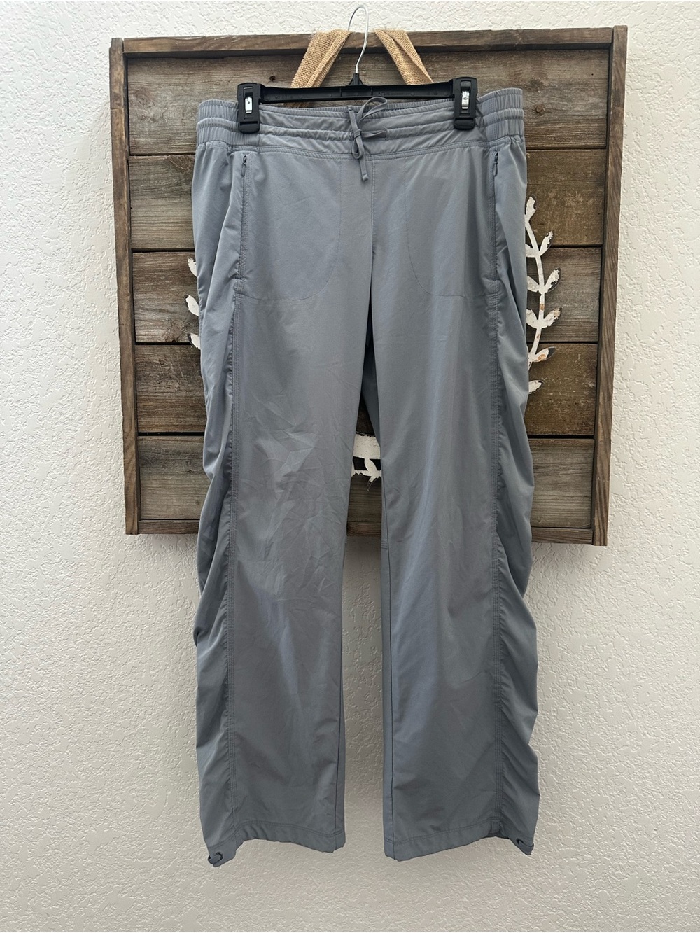 Athleta Lightweight Drawstring Active Pants - Gray ladies size 10